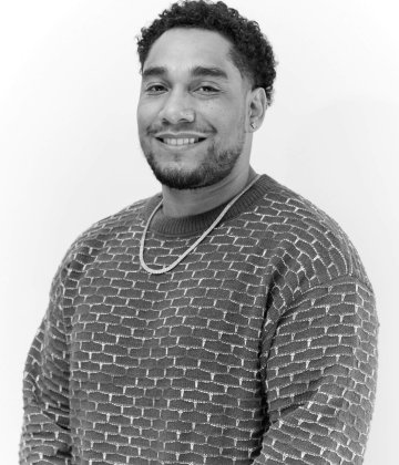 Deonate Cruz joined NW Children's Foundation in 2025, bringing over a decade of strategic communications experience amplifying mission-driven organizations through storytelling, digital strategy, and equity-centered messaging. He has led high-impact campaigns that have influenced public investment, policy reform, and community engagement across the nonprofit and public sectors. Most recently, he led the communications strategy at A Way Home Washington. Outside of work, Deonate enjoys spending time with his family, appreciating the outdoors, and participating in large group social activities.